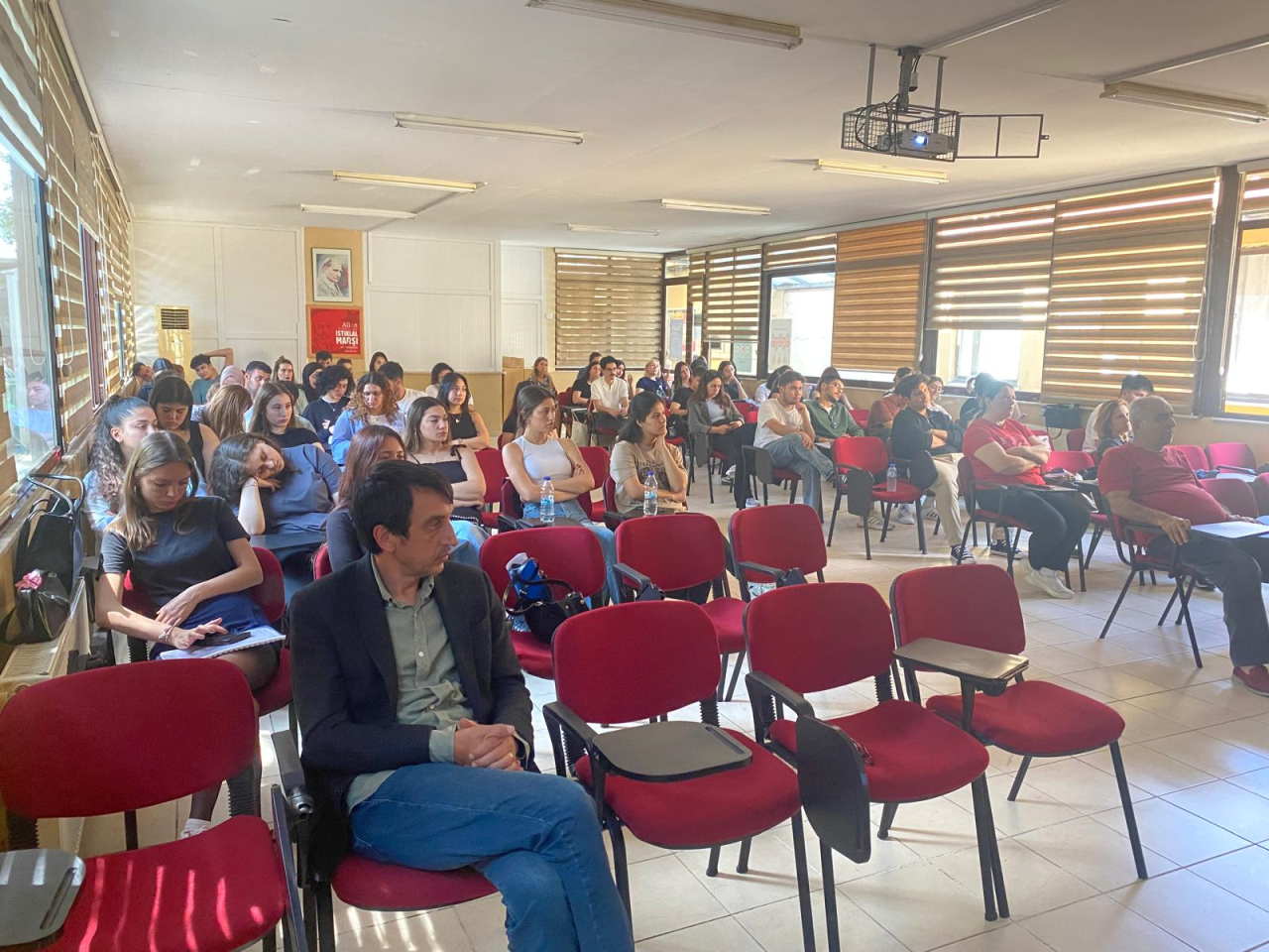 MARMARİS’TE ÜNİVERSİTE ÖĞRENCİLERİNE “AİLE GELECEĞİN TEMİNATIDIR” KONULU KONFERANS VERİLDİ